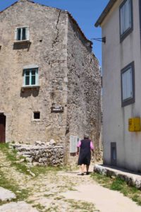 Gasse in Lubenice auf Cres